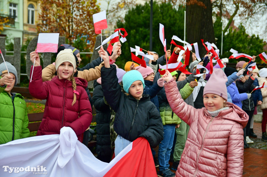 Tucholskie dzieci świętują Dzień Niepodległości!