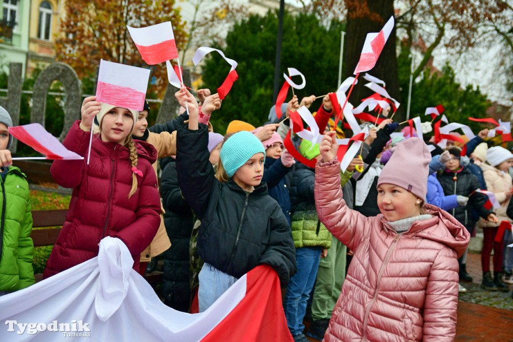 Tucholskie dzieci świętują Dzień Niepodległości!