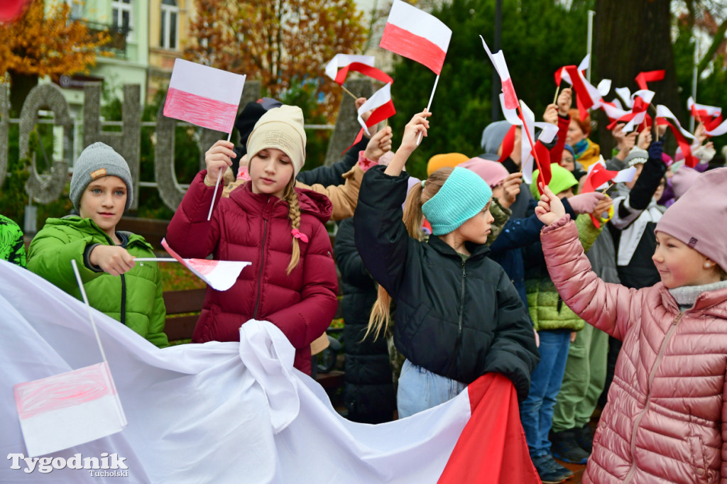 Tucholskie dzieci świętują Dzień Niepodległości!