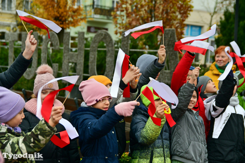 Tucholskie dzieci świętują Dzień Niepodległości!