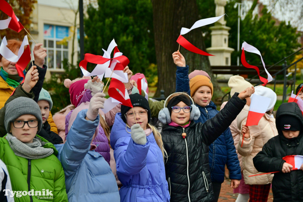 Tucholskie dzieci świętują Dzień Niepodległości!