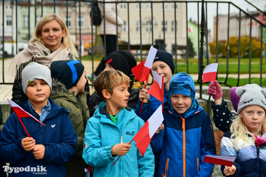 Tucholskie dzieci świętują Dzień Niepodległości!