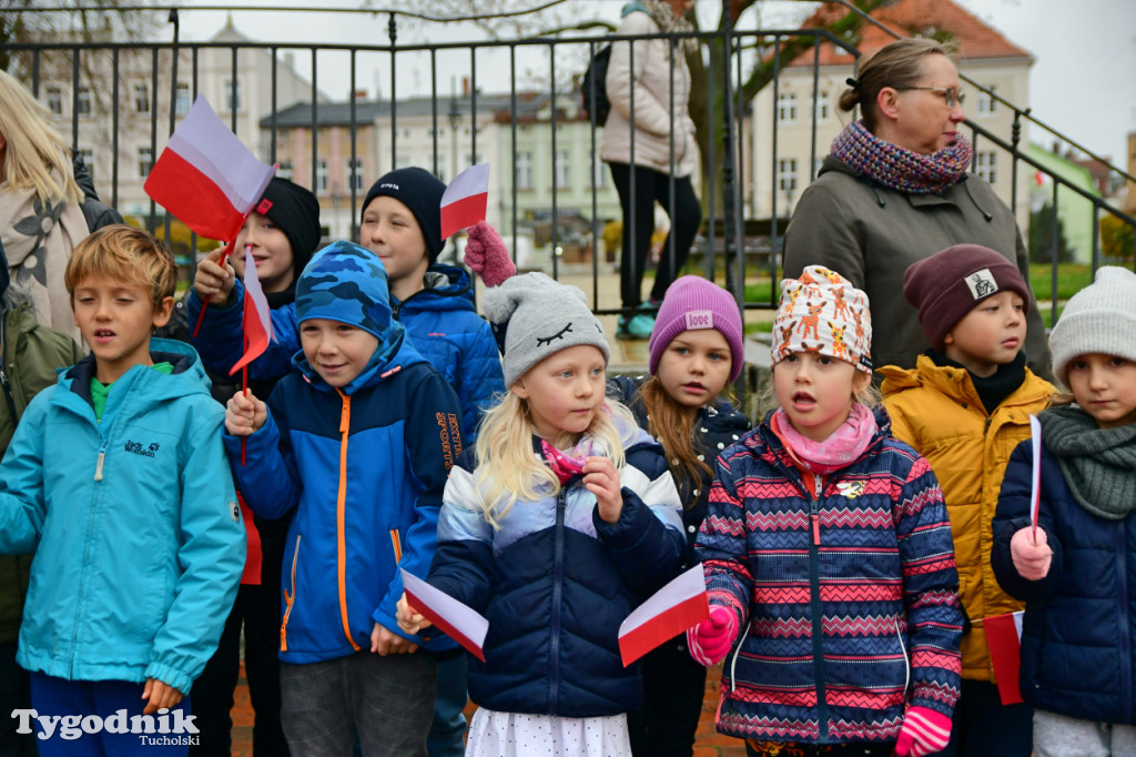 Tucholskie dzieci świętują Dzień Niepodległości!