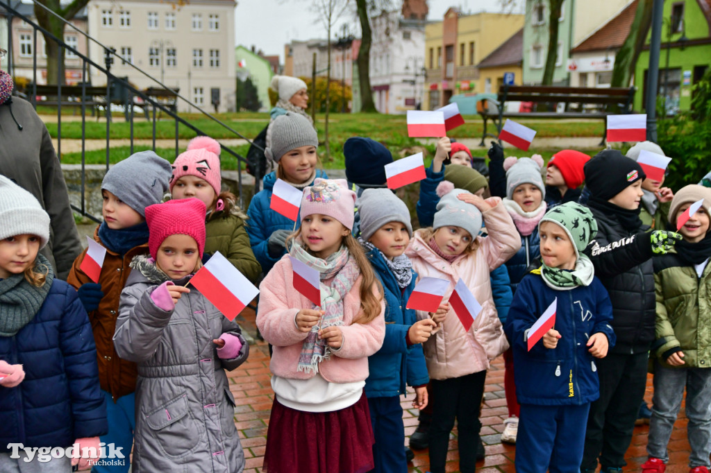 Tucholskie dzieci świętują Dzień Niepodległości!