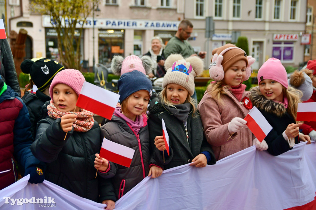 Tucholskie dzieci świętują Dzień Niepodległości!