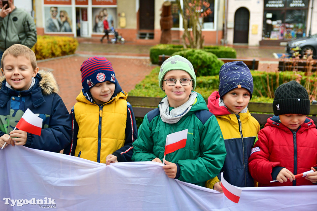 Tucholskie dzieci świętują Dzień Niepodległości!