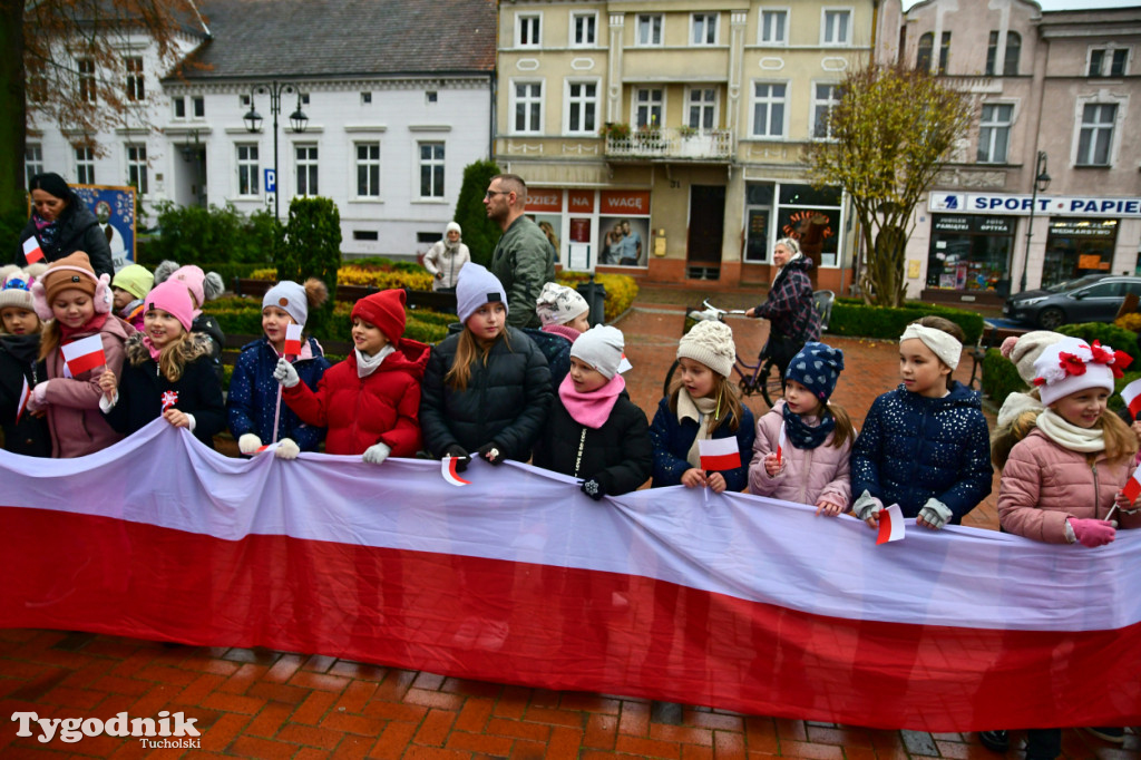 Tucholskie dzieci świętują Dzień Niepodległości!