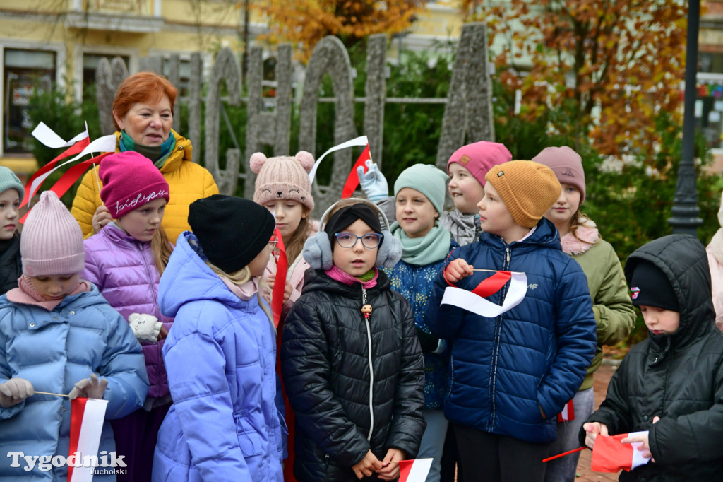 Tucholskie dzieci świętują Dzień Niepodległości!