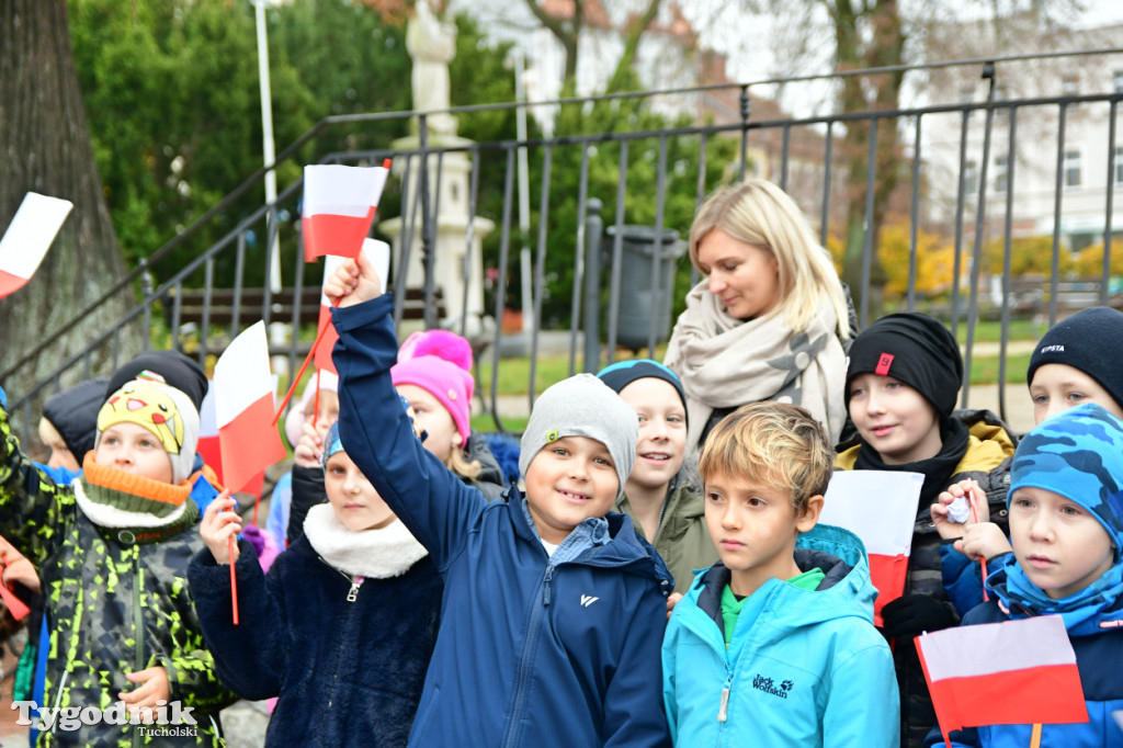 Tucholskie dzieci świętują Dzień Niepodległości!