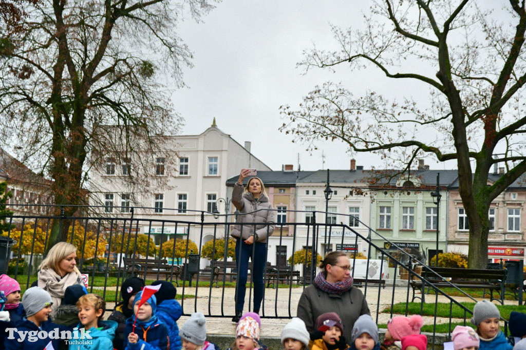 Tucholskie dzieci świętują Dzień Niepodległości!