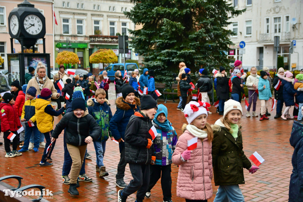 Tucholskie dzieci świętują Dzień Niepodległości!