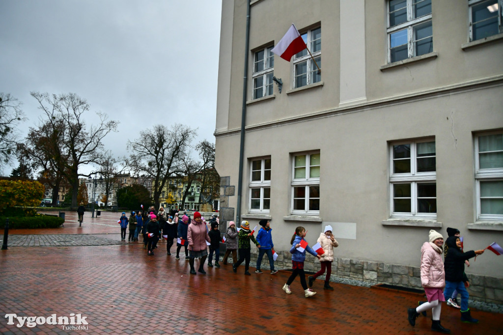 Tucholskie dzieci świętują Dzień Niepodległości!