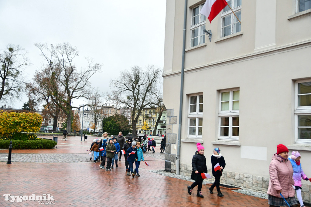 Tucholskie dzieci świętują Dzień Niepodległości!