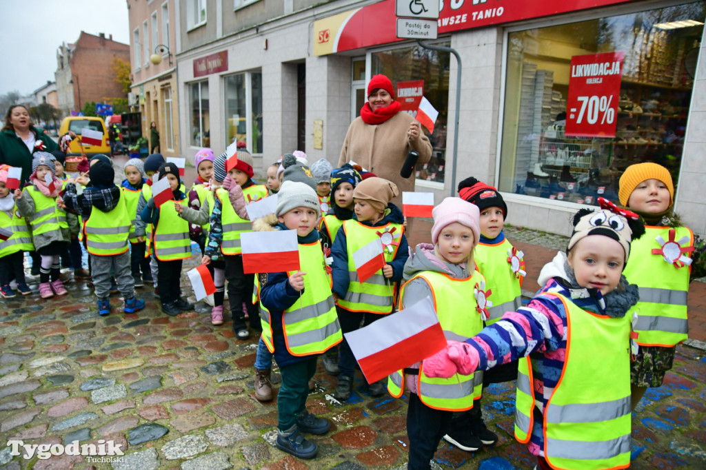 Tucholskie dzieci świętują Dzień Niepodległości!