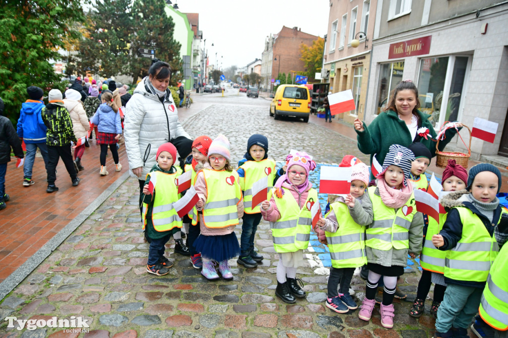 Tucholskie dzieci świętują Dzień Niepodległości!