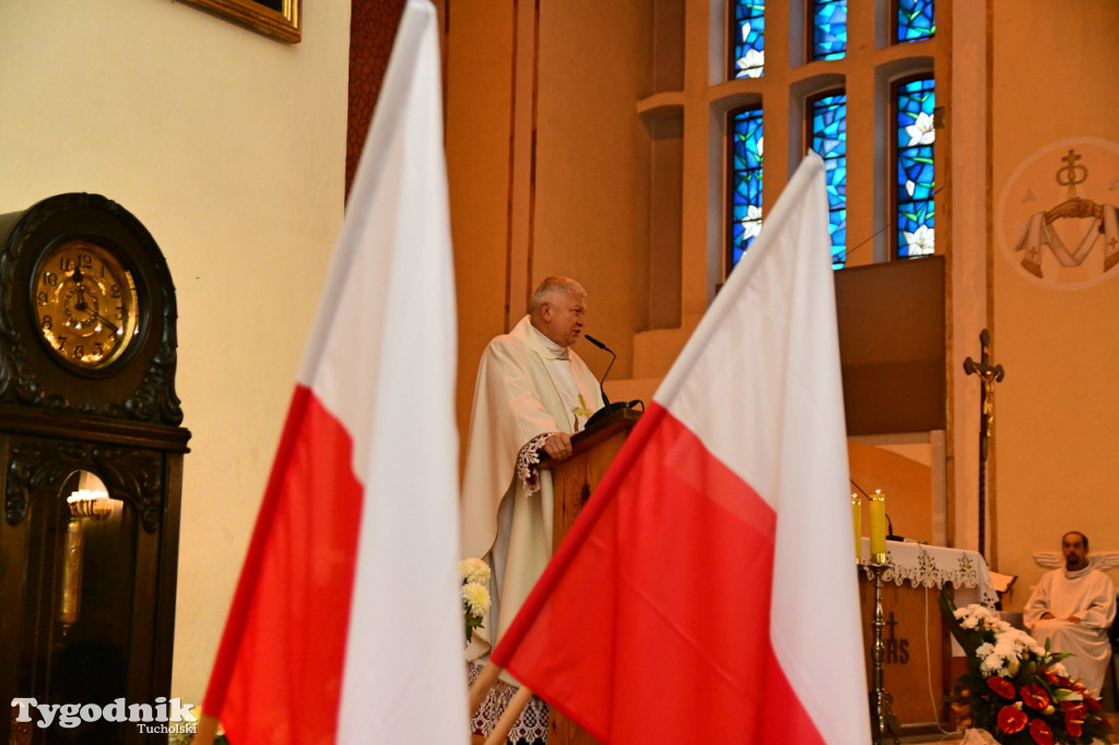 Święto Niepodległości w Tucholi. Tłum przemaszerował pod pomnik