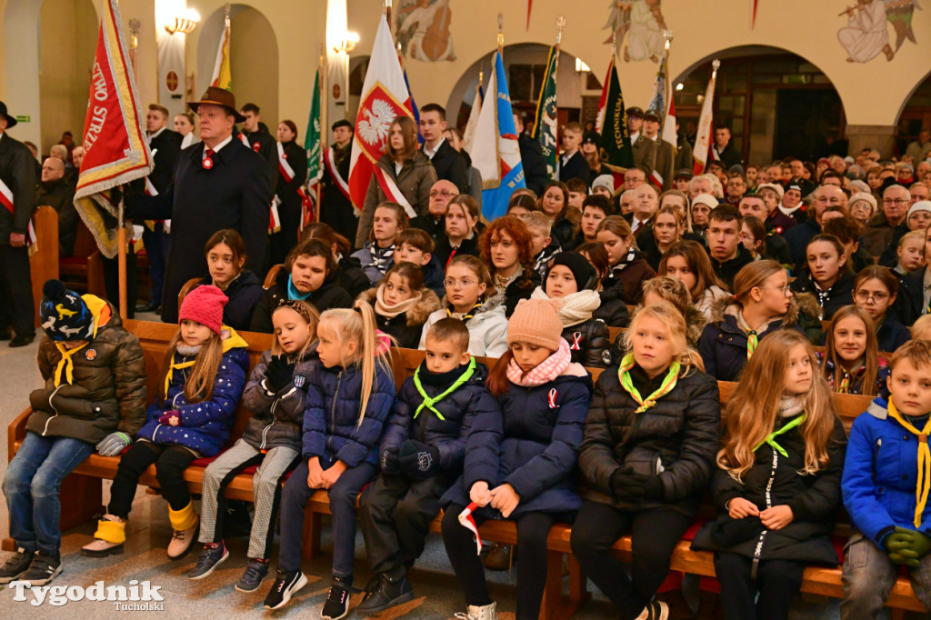 Święto Niepodległości w Tucholi. Tłum przemaszerował pod pomnik