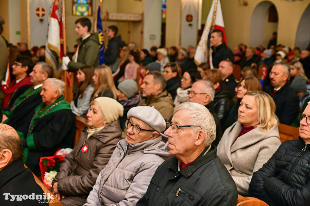 Święto Niepodległości w Tucholi. Tłum przemaszerował pod pomnik