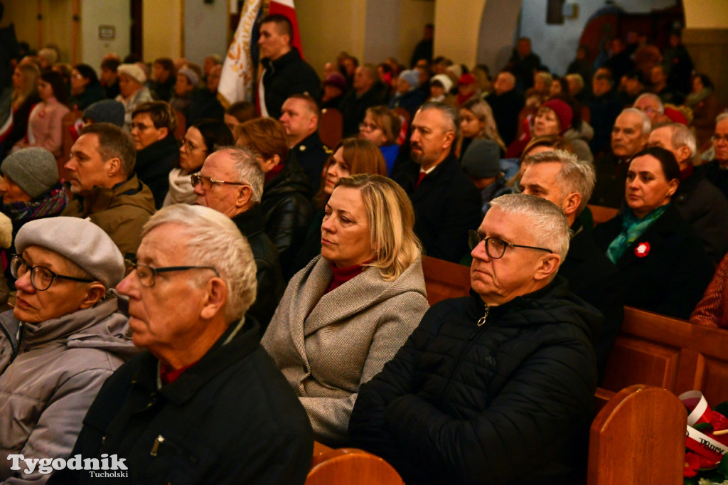 Święto Niepodległości w Tucholi. Tłum przemaszerował pod pomnik