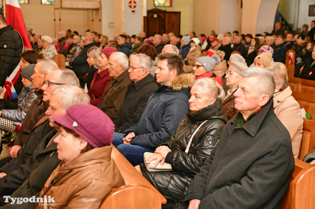 Święto Niepodległości w Tucholi. Tłum przemaszerował pod pomnik