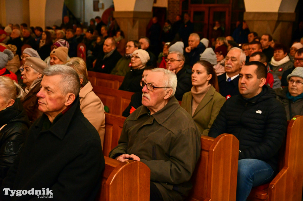 Święto Niepodległości w Tucholi. Tłum przemaszerował pod pomnik