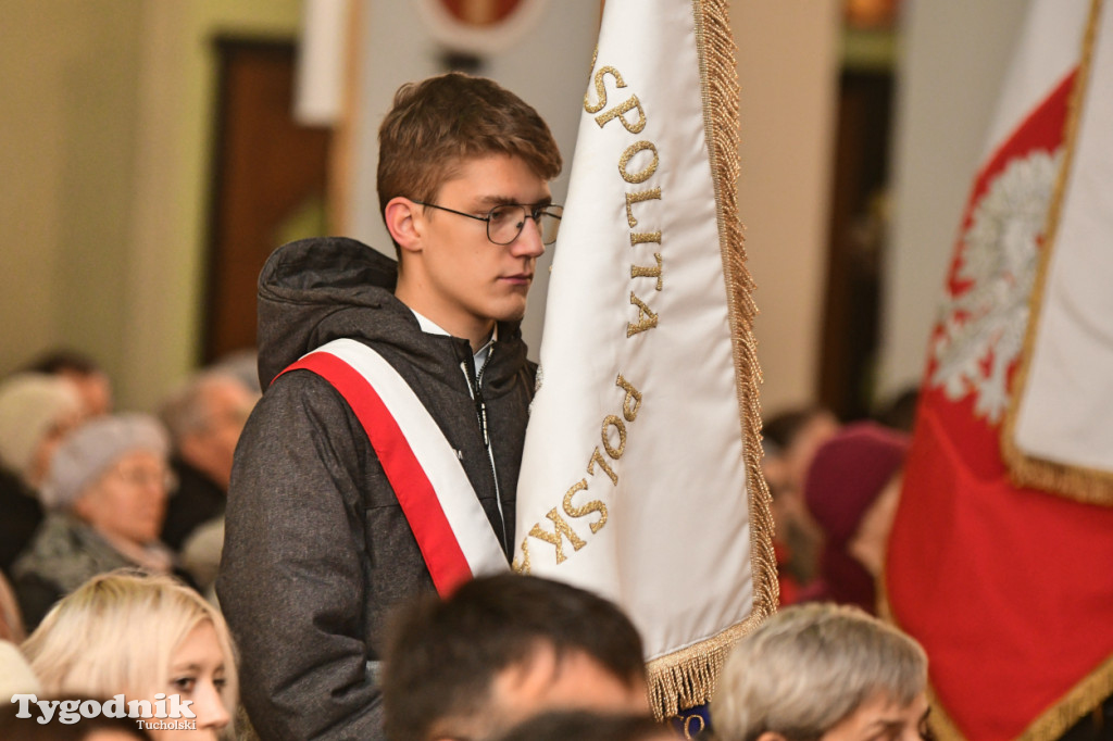 Święto Niepodległości w Tucholi. Tłum przemaszerował pod pomnik