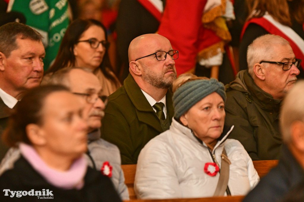 Święto Niepodległości w Tucholi. Tłum przemaszerował pod pomnik