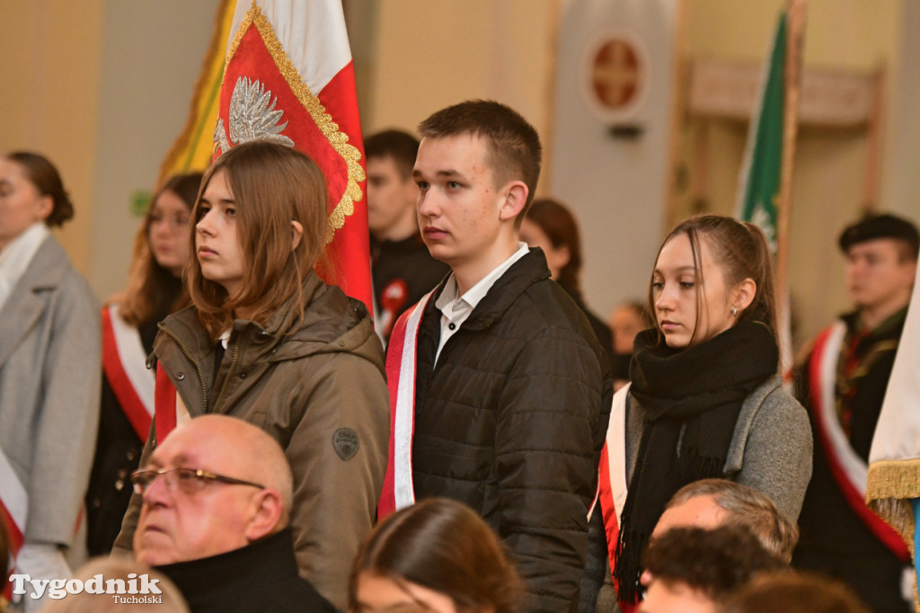 Święto Niepodległości w Tucholi. Tłum przemaszerował pod pomnik