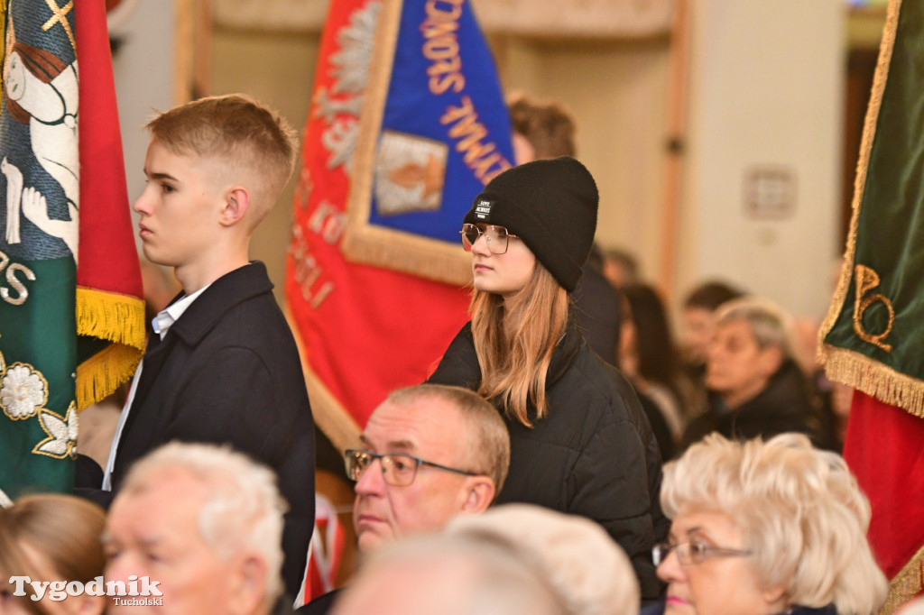 Święto Niepodległości w Tucholi. Tłum przemaszerował pod pomnik