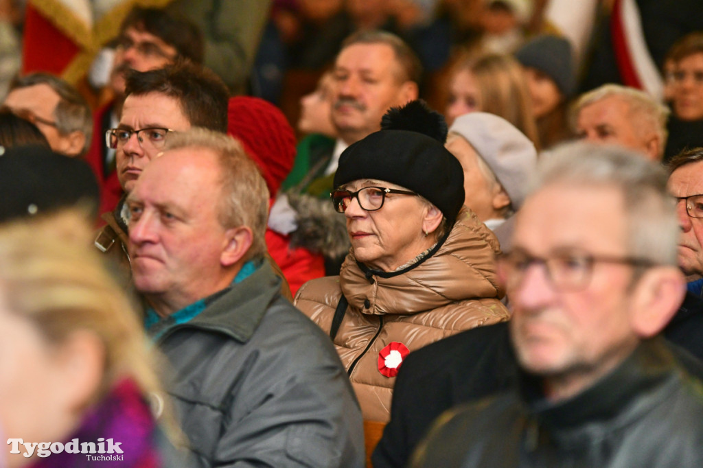 Święto Niepodległości w Tucholi. Tłum przemaszerował pod pomnik