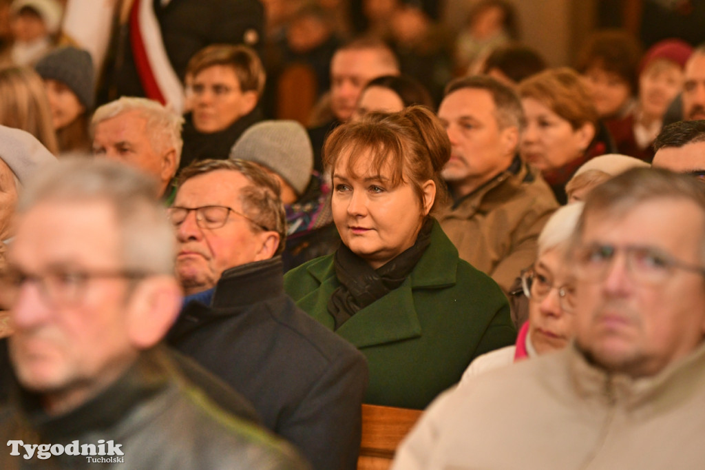 Święto Niepodległości w Tucholi. Tłum przemaszerował pod pomnik