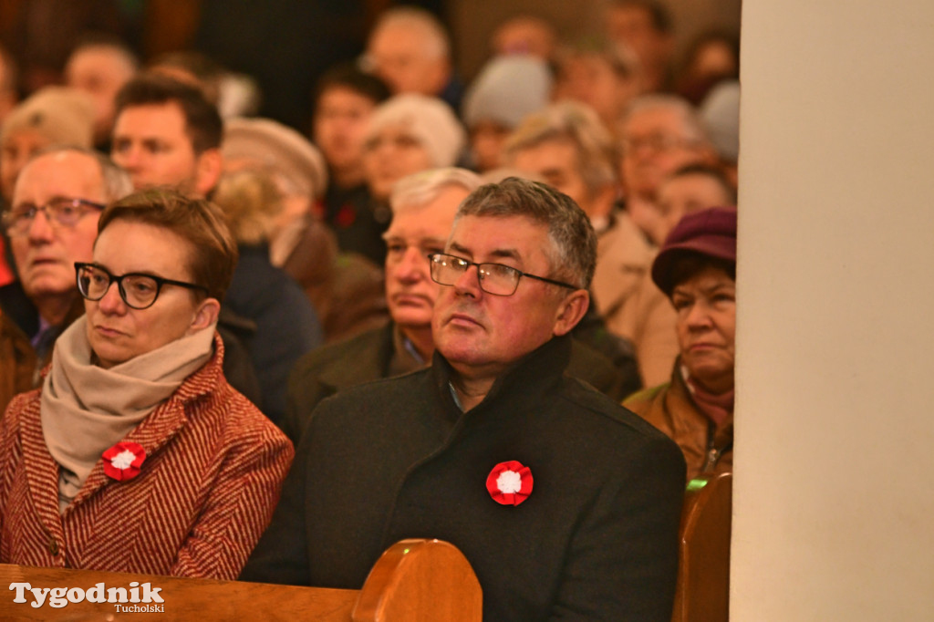 Święto Niepodległości w Tucholi. Tłum przemaszerował pod pomnik