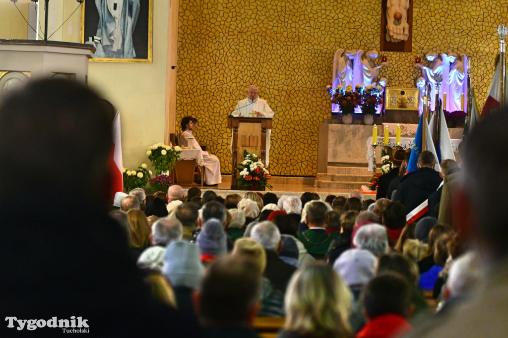 Święto Niepodległości w Tucholi. Tłum przemaszerował pod pomnik