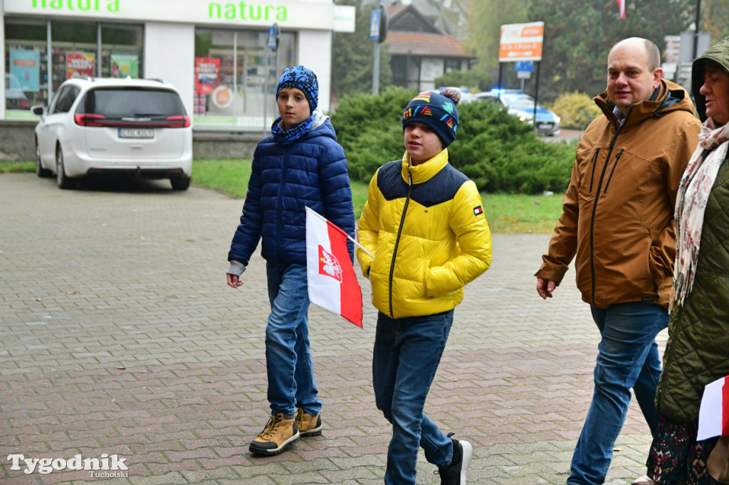 Święto Niepodległości w Tucholi. Tłum przemaszerował pod pomnik