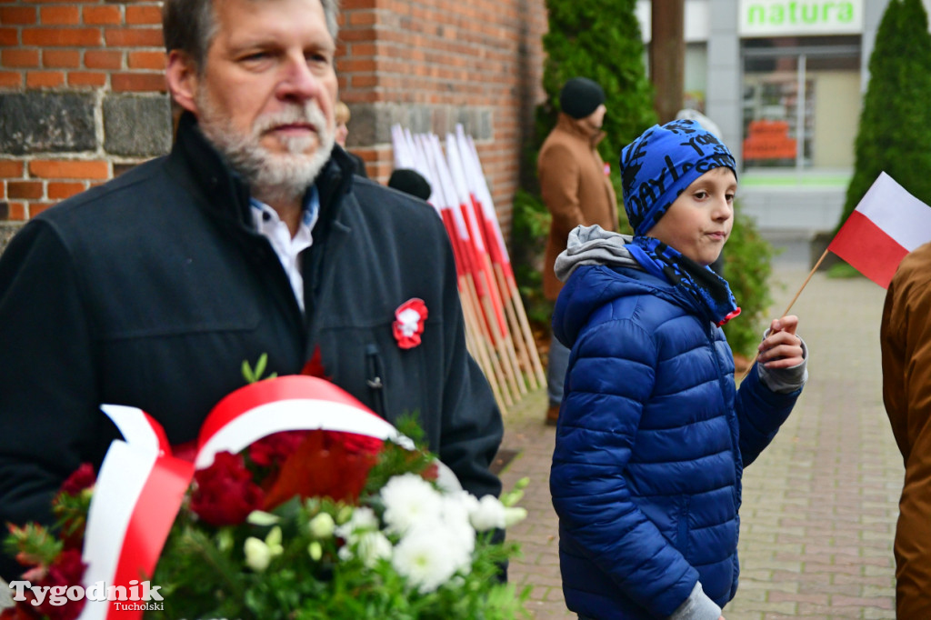 Święto Niepodległości w Tucholi. Tłum przemaszerował pod pomnik