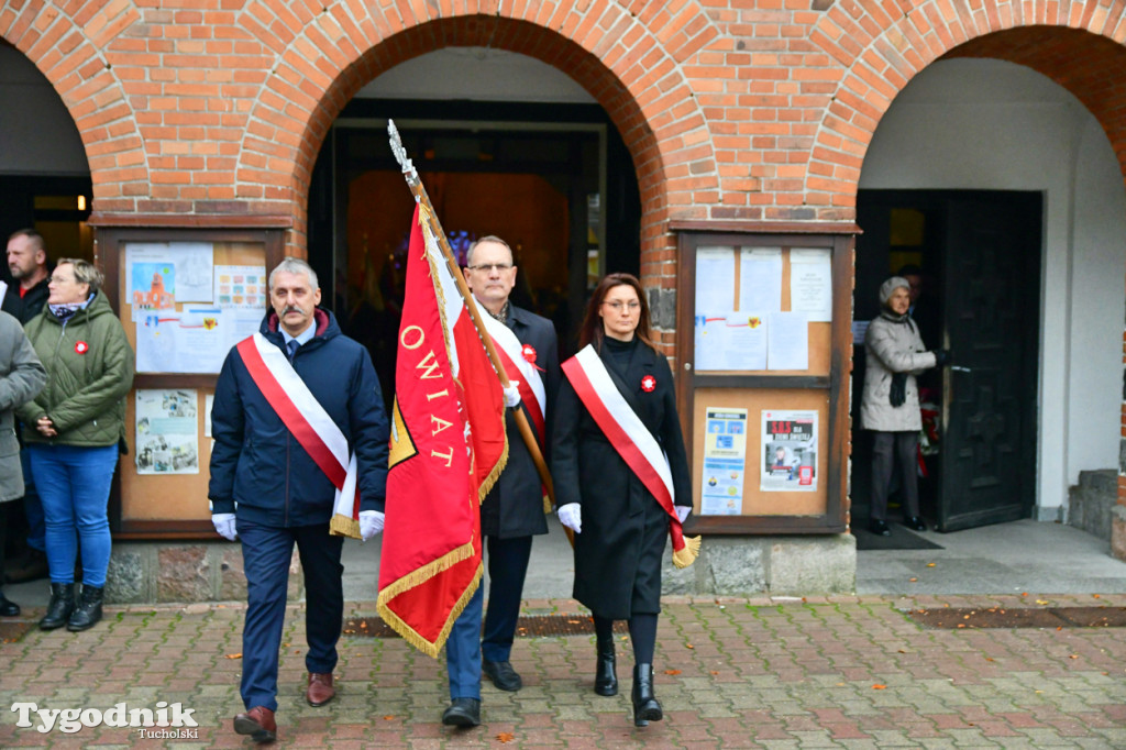 Święto Niepodległości w Tucholi. Tłum przemaszerował pod pomnik