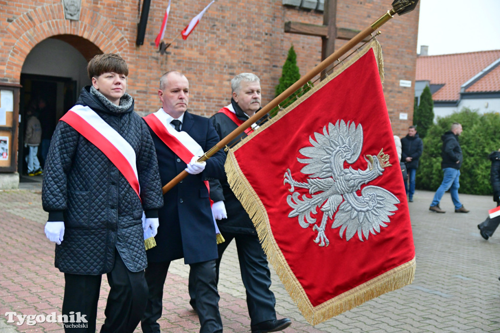 Święto Niepodległości w Tucholi. Tłum przemaszerował pod pomnik