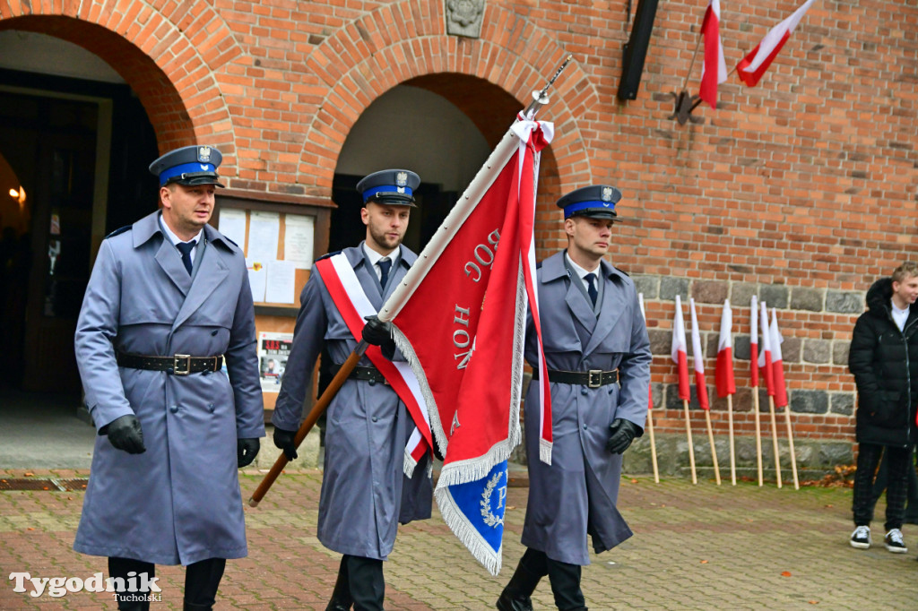 Święto Niepodległości w Tucholi. Tłum przemaszerował pod pomnik