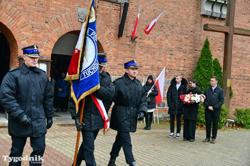 Święto Niepodległości w Tucholi. Tłum przemaszerował pod pomnik