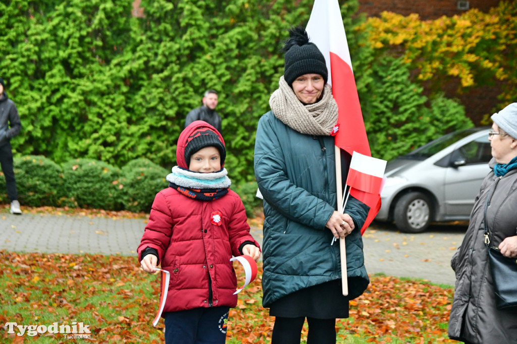 Święto Niepodległości w Tucholi. Tłum przemaszerował pod pomnik