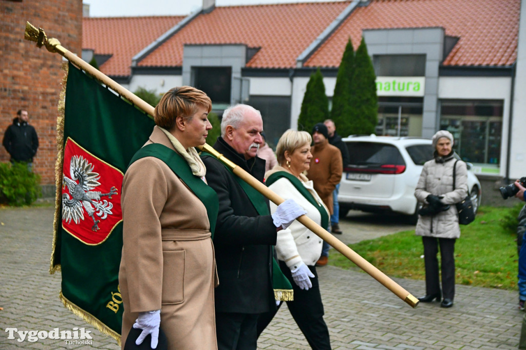 Święto Niepodległości w Tucholi. Tłum przemaszerował pod pomnik