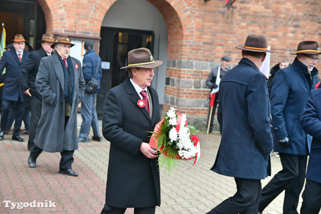 Święto Niepodległości w Tucholi. Tłum przemaszerował pod pomnik