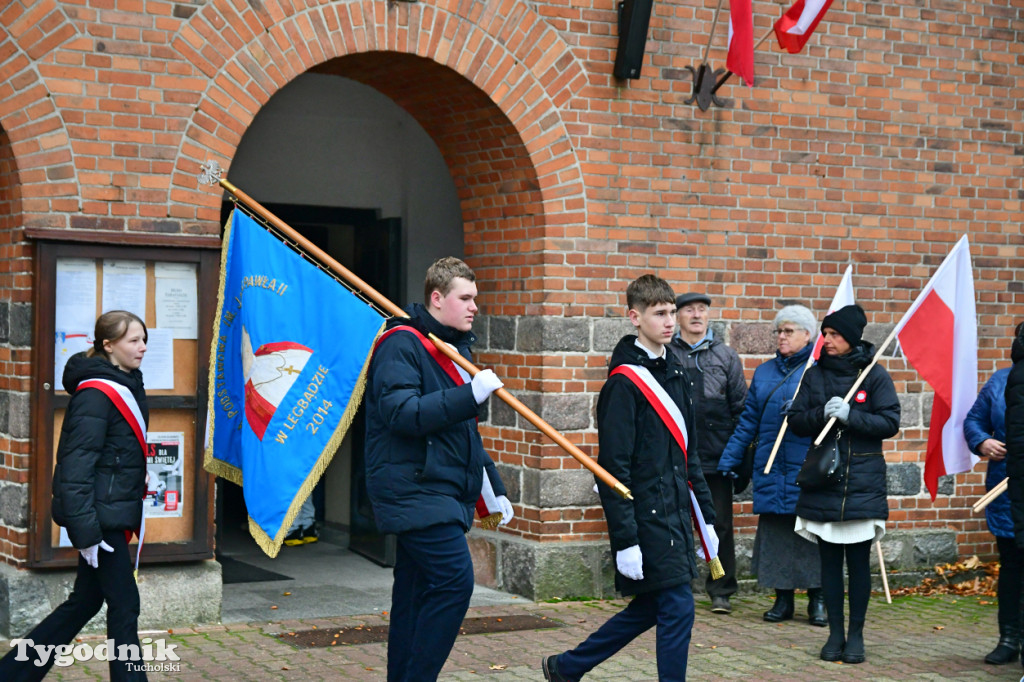 Święto Niepodległości w Tucholi. Tłum przemaszerował pod pomnik