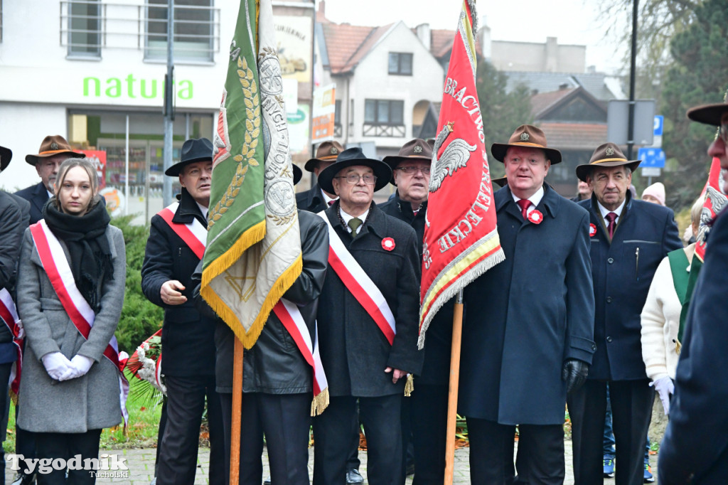 Święto Niepodległości w Tucholi. Tłum przemaszerował pod pomnik