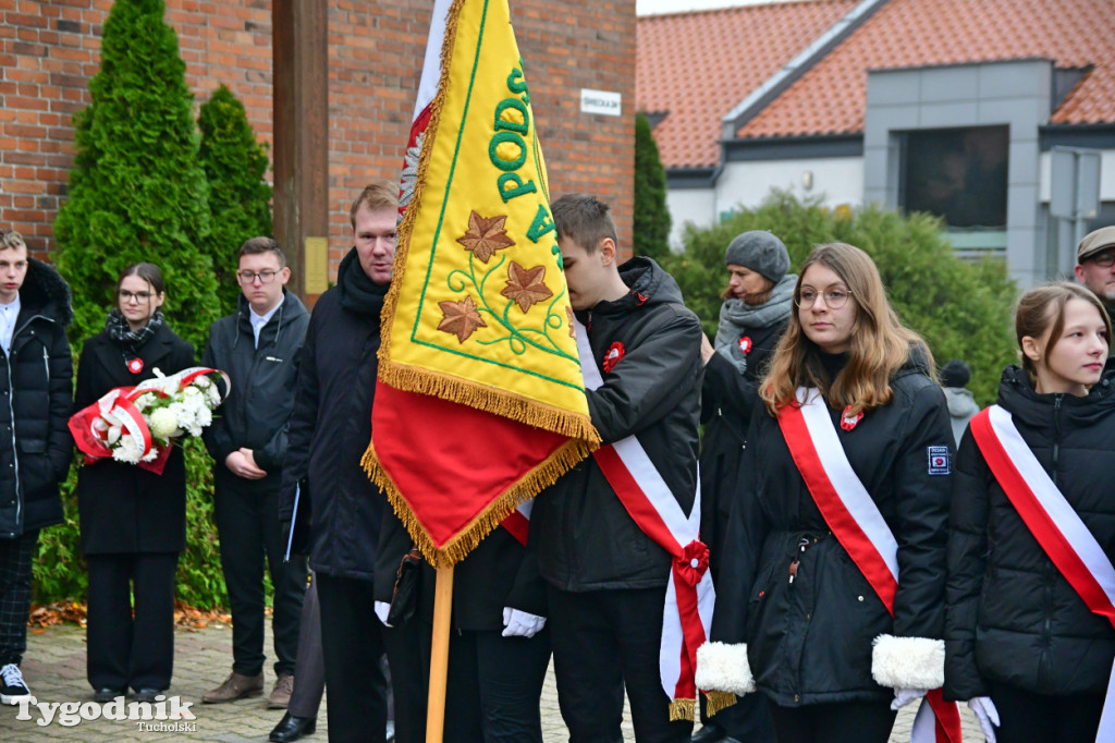 Święto Niepodległości w Tucholi. Tłum przemaszerował pod pomnik