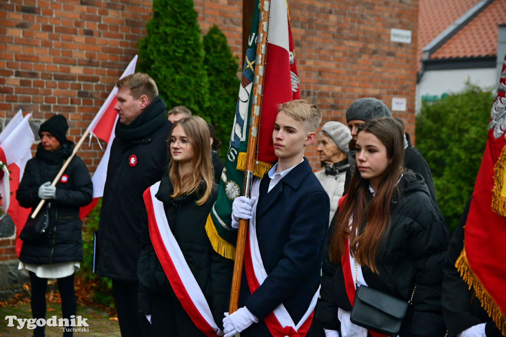 Święto Niepodległości w Tucholi. Tłum przemaszerował pod pomnik