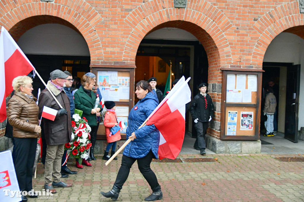 Święto Niepodległości w Tucholi. Tłum przemaszerował pod pomnik