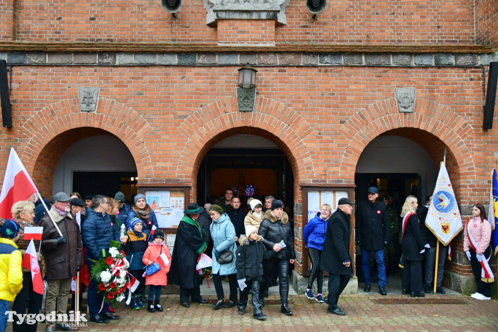 Święto Niepodległości w Tucholi. Tłum przemaszerował pod pomnik