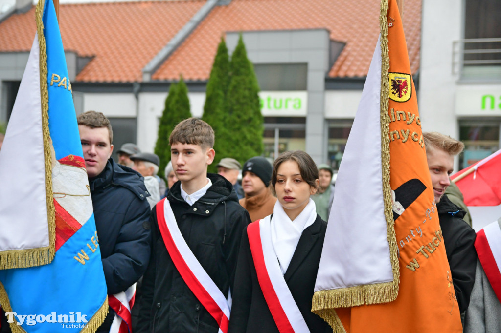 Święto Niepodległości w Tucholi. Tłum przemaszerował pod pomnik