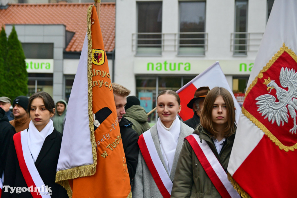 Święto Niepodległości w Tucholi. Tłum przemaszerował pod pomnik